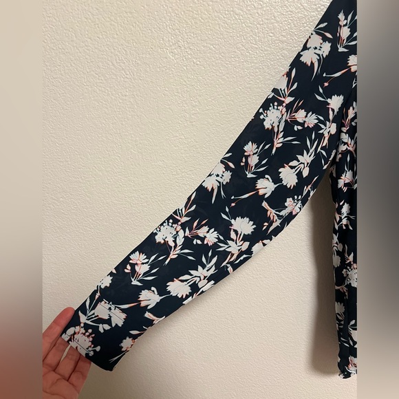 Banana Republic | Dillion Classic Fit Blouse | Medium - Picture 2 of 5